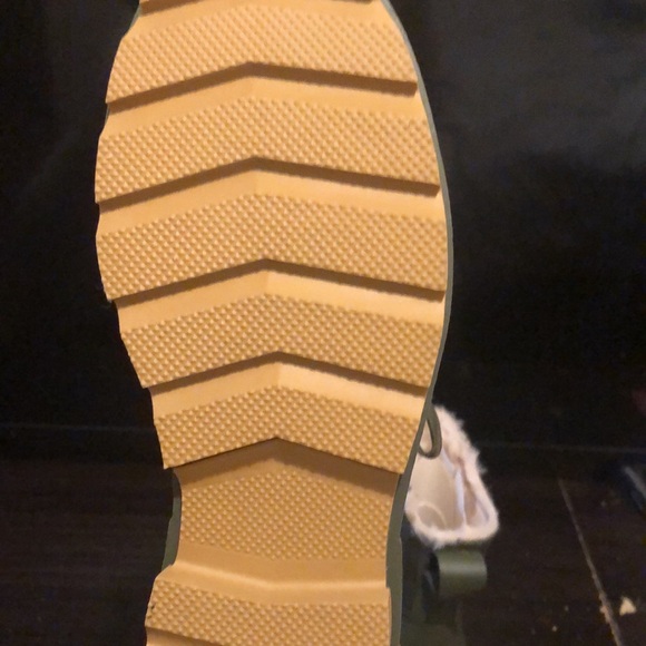 Winter Boots - Picture 4 of 4